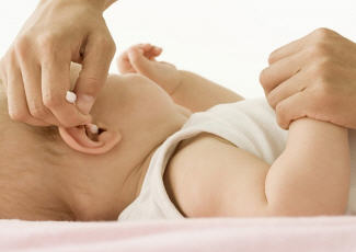 Правила догляду за вухами новонародженого
