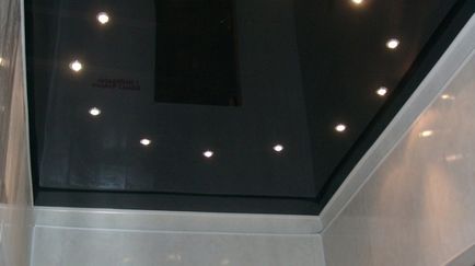 Localizarea corpurilor de iluminat pe plafonul suspendat, fotografii și recomandări