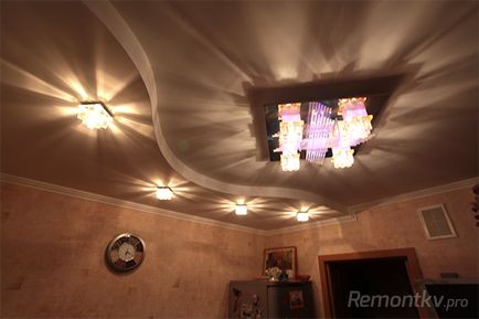 Repararea unui apartament cu mâinile tale - este ușor! Tavan iluminat cu iluminare din plafon cu mâinile tale!