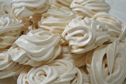 Rețeta secretă meringue a patiserilor francezi