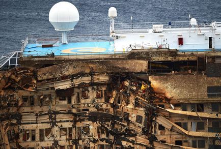 A legdrágább művelet történetében az emelkedés a bélés Costa Concordia - hírek képekben