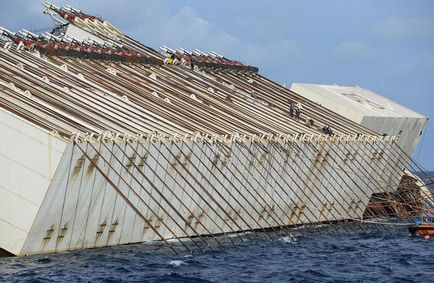 A legdrágább művelet történetében az emelkedés a bélés Costa Concordia - hírek képekben