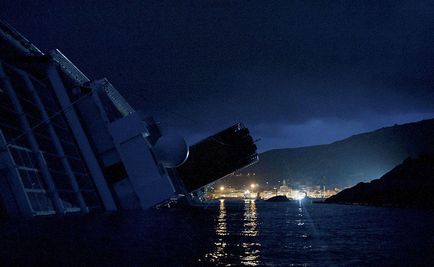 A legdrágább művelet történetében az emelkedés a bélés Costa Concordia - hírek képekben