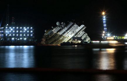 A legdrágább művelet történetében az emelkedés a bélés Costa Concordia - hírek képekben