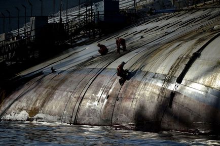 Найдорожча операція в історії підйом лайнера Коста Конкордія - новини в фотографіях