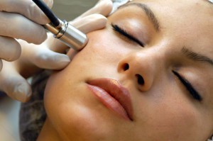 Cicatrice și urme de zgârieturi pe metode de tratare a feței în străinătate, clinici, prețuri