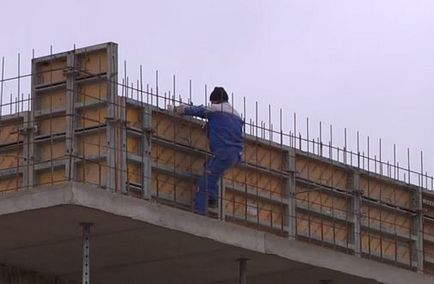 Cât costă să construiești o mică casă de țară monolitică