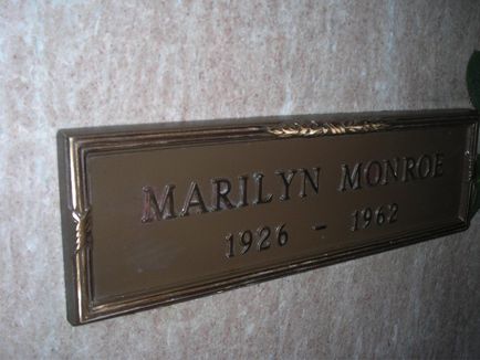 Halál a Marilyn Monroe kommunista gyilkosság, intrika pszichoanalitikus vagy a kar az amerikai maffia
