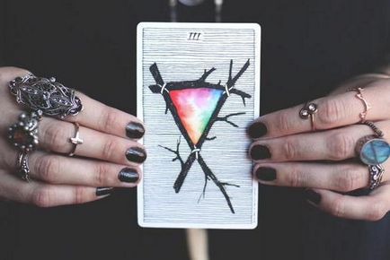 Combinația dintre cartelele de tarot și influența reciprocă