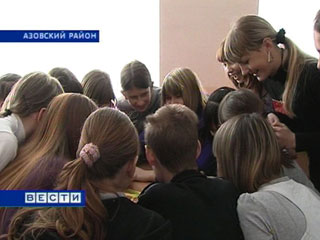 Elevii de la Universitatea de Sud din Federația Rusă au arătat elevilor din mediul rural cum să extragă energia electrică din