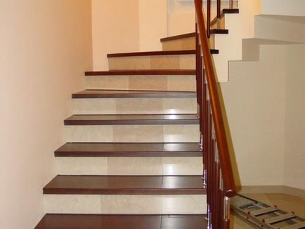 Pași pentru scări din granit de granit în casă, căptușeală și finisare cu capilari 1200 mm și