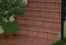 Сходинки для сходів з керамограніта гранітні фото в будинку, облицювання та оздоблення Капінос 1200 мм і