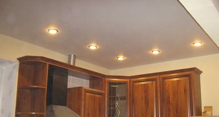 Світильники для натяжної стелі - характеристики, фото розташування і видів для кухні, спальні,