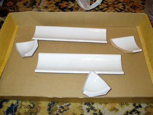 Montaj de borduri pentru bai din plastic, banda si ceramica
