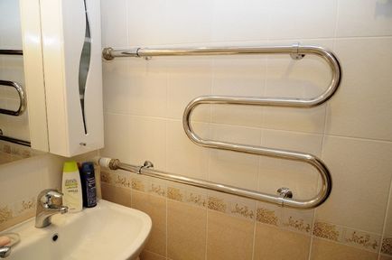 Instalarea unui încălzitor de prosop de perete în baie cu propriile mâini, sfaturi și recomandări din partea specialiștilor