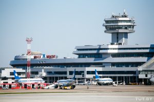 La aeroport, a apărut un serviciu de oaspeți, pot fi întâlnite cu flori în zona sosirilor - partea bielorusă