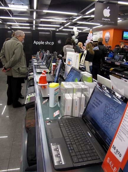 У Москві відкрився перший apple shop