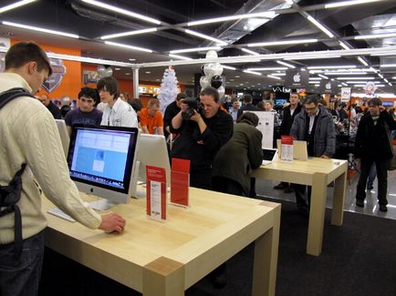 У Москві відкрився перший apple shop