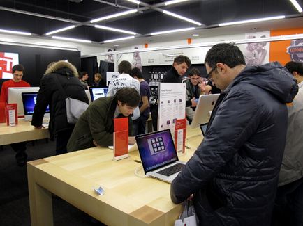 У Москві відкрився перший apple shop