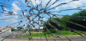 Toate detaliile de reparare a fisurilor din sticla auto