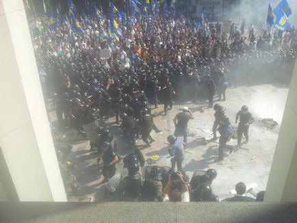 În centrul revoltelor din Kiev, ca urmare a deciziei Consiliului Suprem, politologul