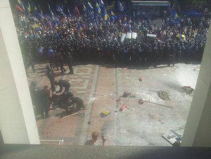 În centrul revoltelor din Kiev, ca urmare a deciziei Consiliului Suprem, politologul