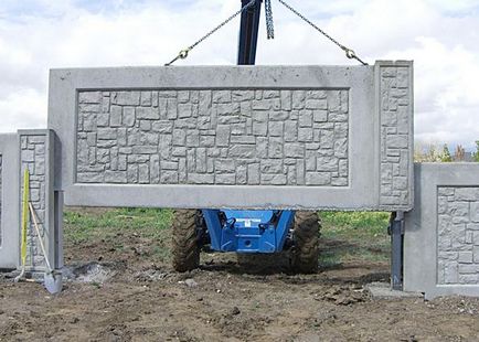 Garduri de beton armat sau cum se creează un gard sigur de plăci din beton armat