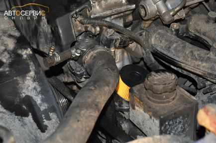 Înlocuirea uleiului și a filtrului de ulei pe piesa de tatare, reparații auto
