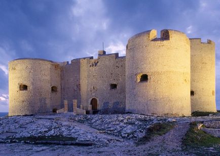 Замок іф - в'язниця графа монте-кристо