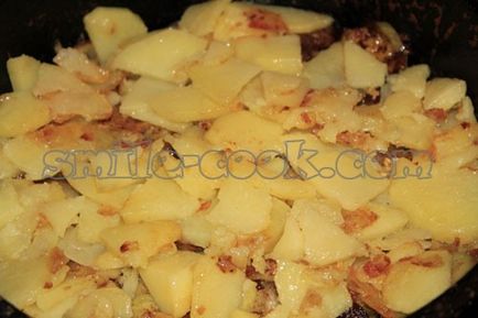 Caserola din vinete, cartofi si ciuperci - reteta pentru gatit vinete, cartofi si