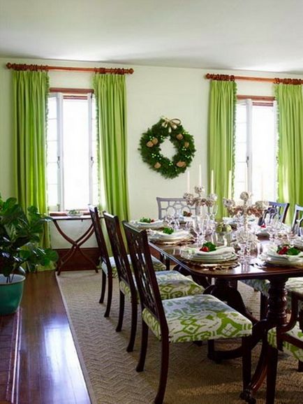 Зелені штори для спокою в будинку