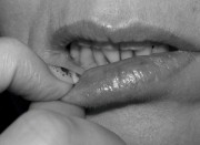 Жести губи і рот