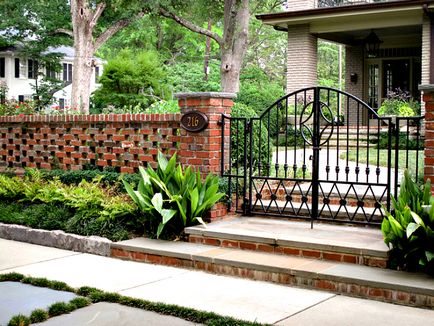 17 Garduri neobișnuite care vor deveni un cadru elegant al unei zone suburbane