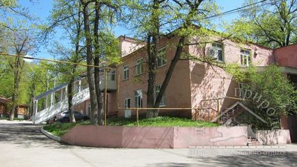 Centrul de recreere - politehnică - în zona verde din Samara