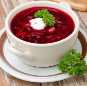 Borsch realimentare pentru iarnă ca să pregătească un condiment gustos pentru borsch