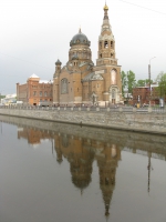 Biserica învierii lui Hristos la stația din Varșovia, pe canalul de by-pass
