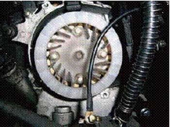 Motorul în patru timpi, reglarea degajării ventilului, repararea scuterului