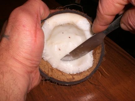 Декоративна свічка в кокосової шкаралупі