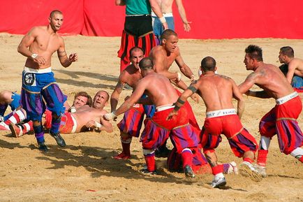 Calcio Fiorentino vagy firenzei foci (Firenze) Calcio Fiorentino vagy firenzei labdarúgó