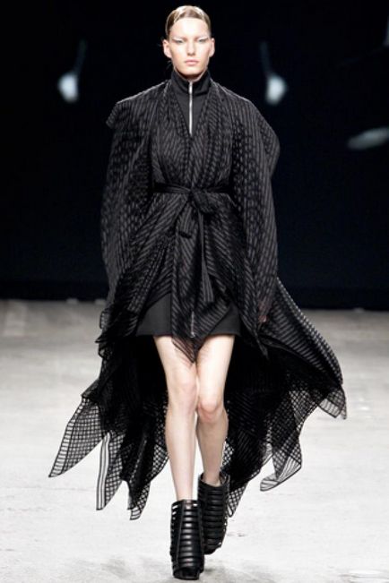 Gareth Pugh tervezők nem, ők születtek - Fair Masters - kézzel készített, kézzel készített (Gareth Pugh) Gareth Pugh tervezők nem, ők születtek - Fair Masters - kézzel készített, kézzel készített