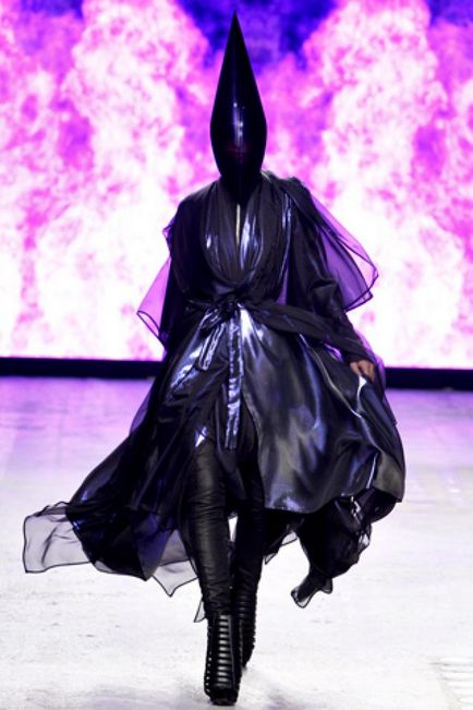 Designerii Gareth Pugh nu devin, se nasc - târgul meșterilor - manual, manual