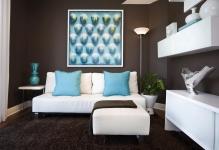 Cameră de zi în culori turcoaz în interior și fotografie, accente gri-brun de culoare bej, design cu