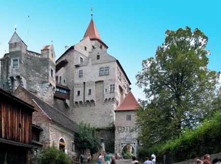 Castelul medieval gotic Pernštejn din sud-estul Republicii Cehe