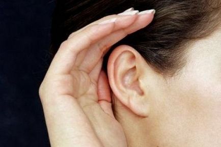 Як правильно чистити вуха