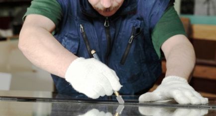 Cum se taie sticla cu un tăietor de sticlă este auto-explicativă
