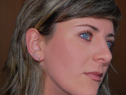 Як доглядати за пірсингом вух
