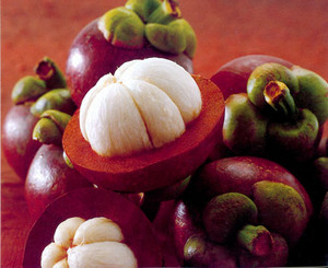 Як виглядає фрукт мангустін, а також які корисні властивості у нього