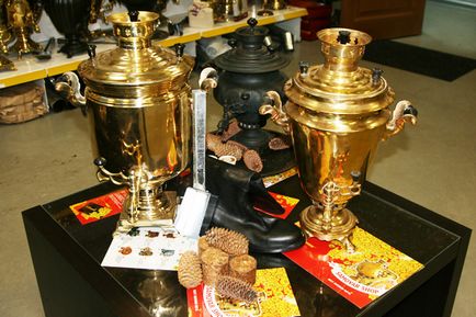 Cum se fierbe apa într-un samovar de cărbune (test de viteză)