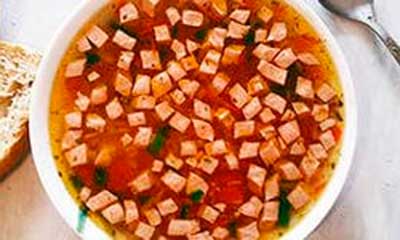 Ковбасний суп з помідорами - самі Вкусняшное рецепти