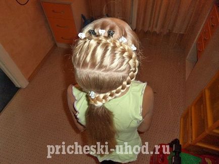 Pigtailek szeptember 1 lányoknak 1, 2, 3, 4. osztály (copf) Pigtailek szeptember 1 lányok számára 1, 2, 3, 4 osztály